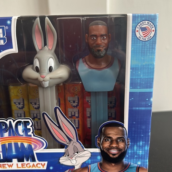 PEZ - Space Jam A New Legacy - Lebron James & Bugs w/ Candy - Picture 2 of 3